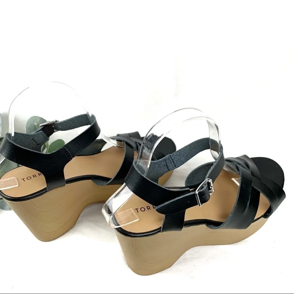 Torrid platform faux wood strappy wedges, size 9